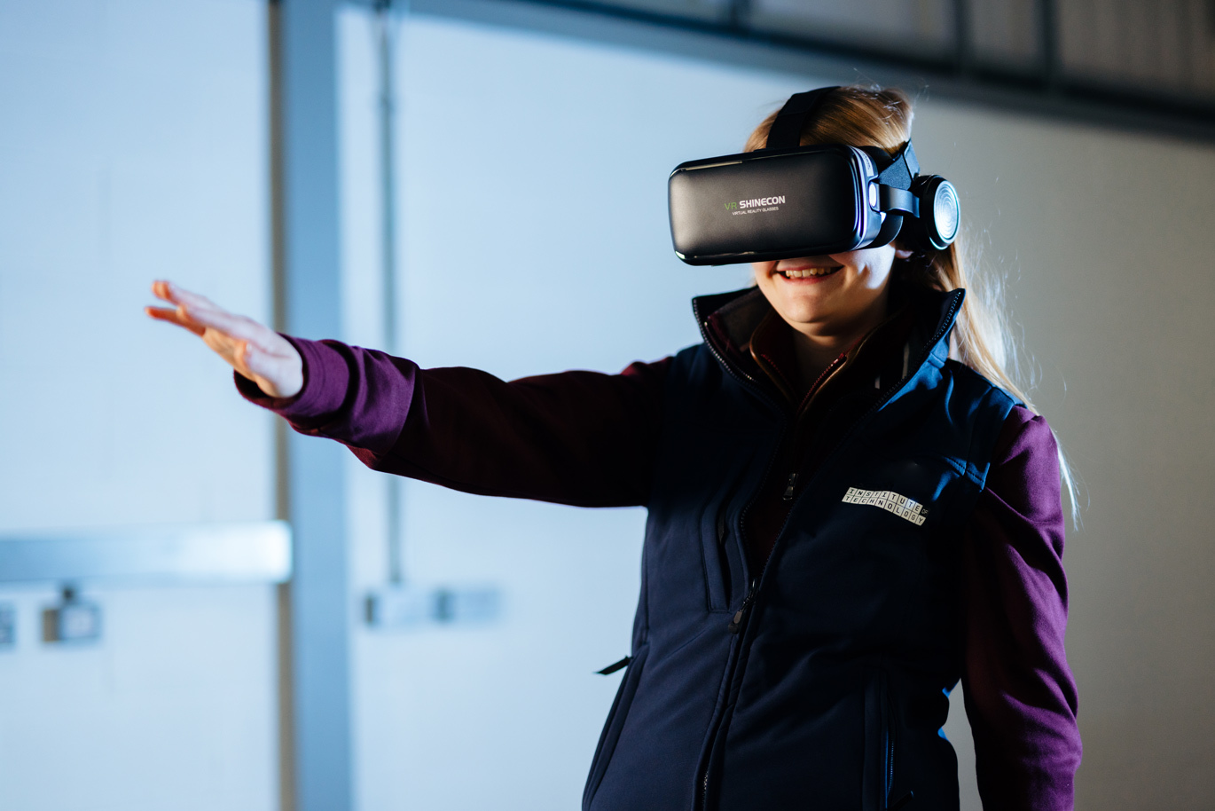 Degree student using VR headset in Centre for Precision Agriculture