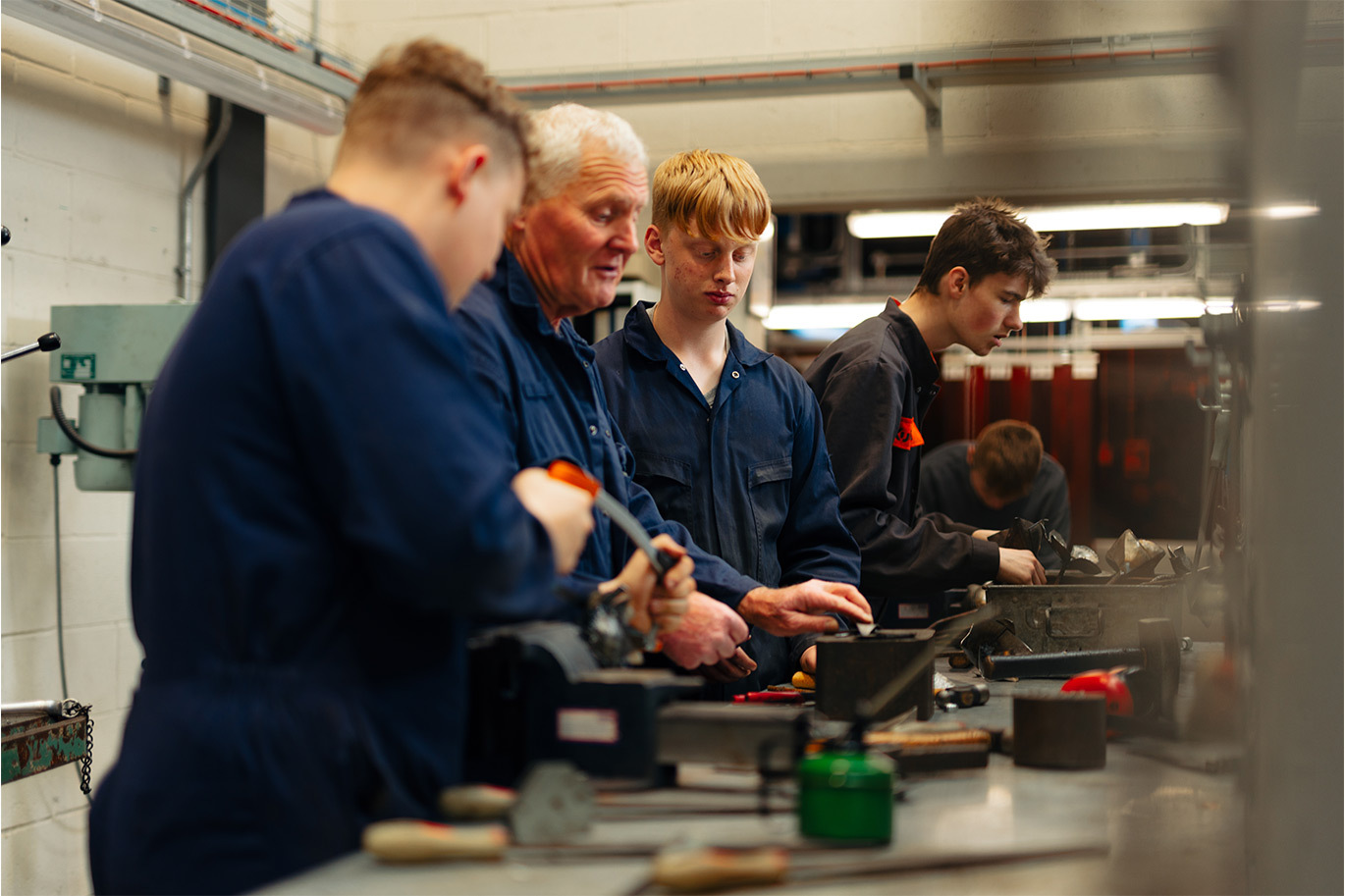 Engineering students learning from expert tutor