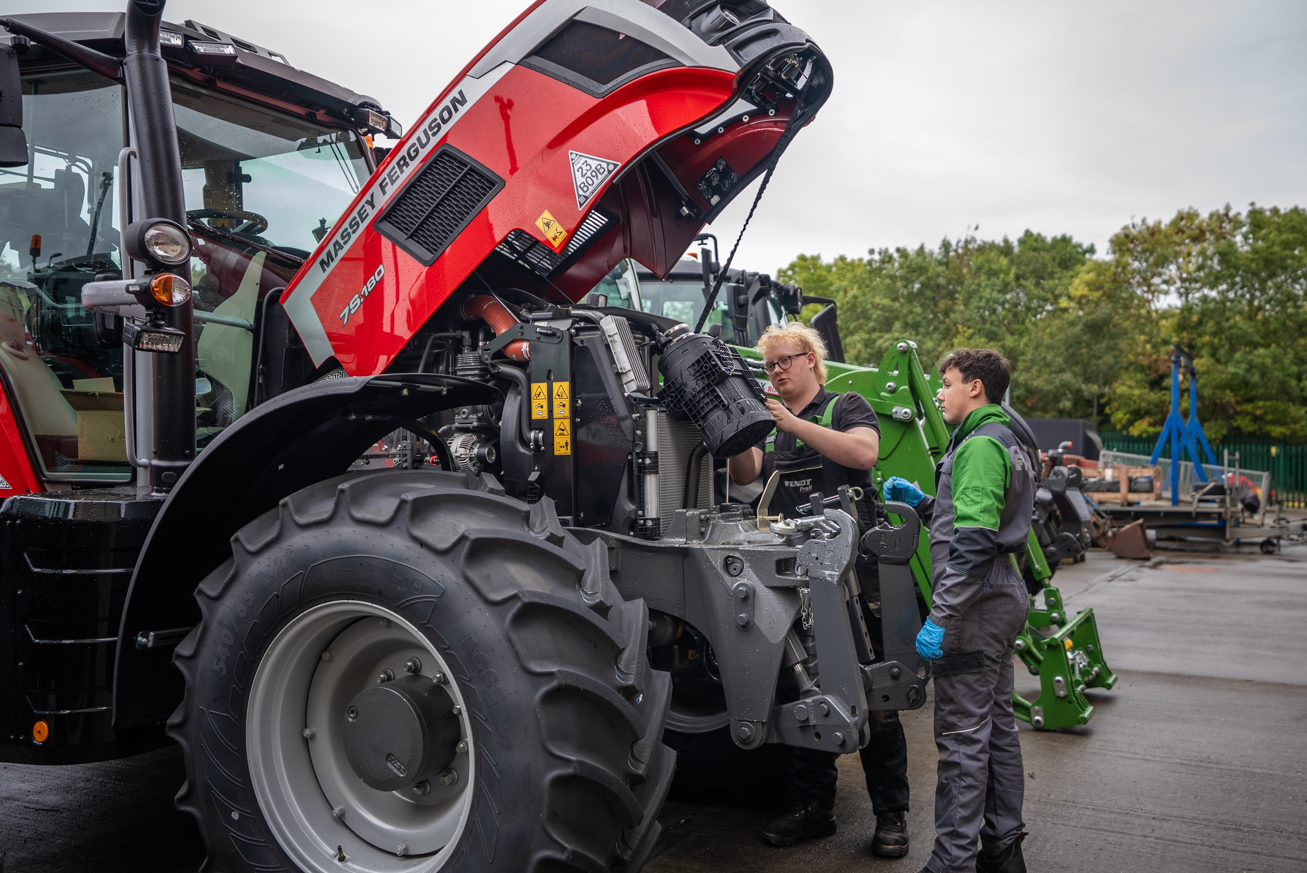 RH Fixing tractor