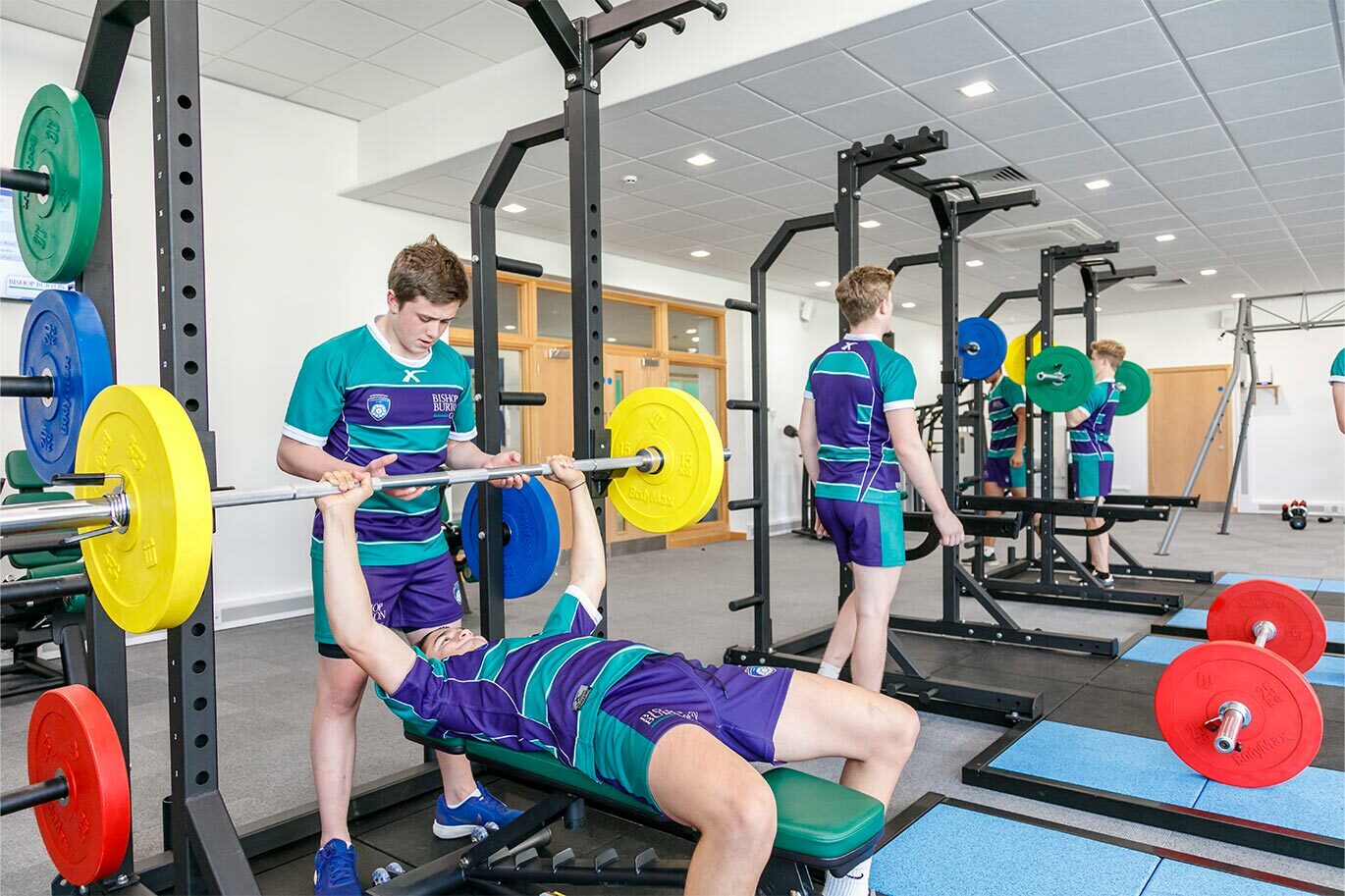 Sport students on weights machine